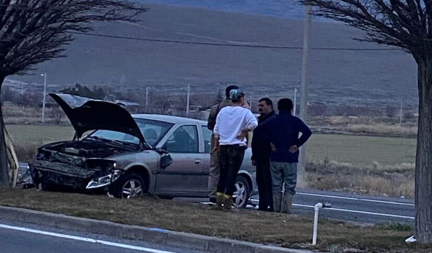 Niğde’de otomobil orta refüje çıktı: 1 yaralı