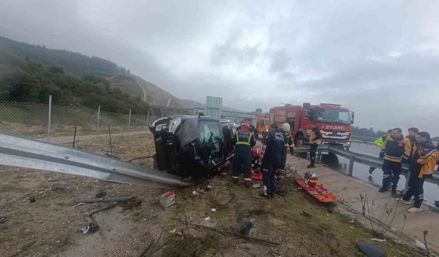 Kontrolden çıkan araç bariyere çarptı: 2 ölü