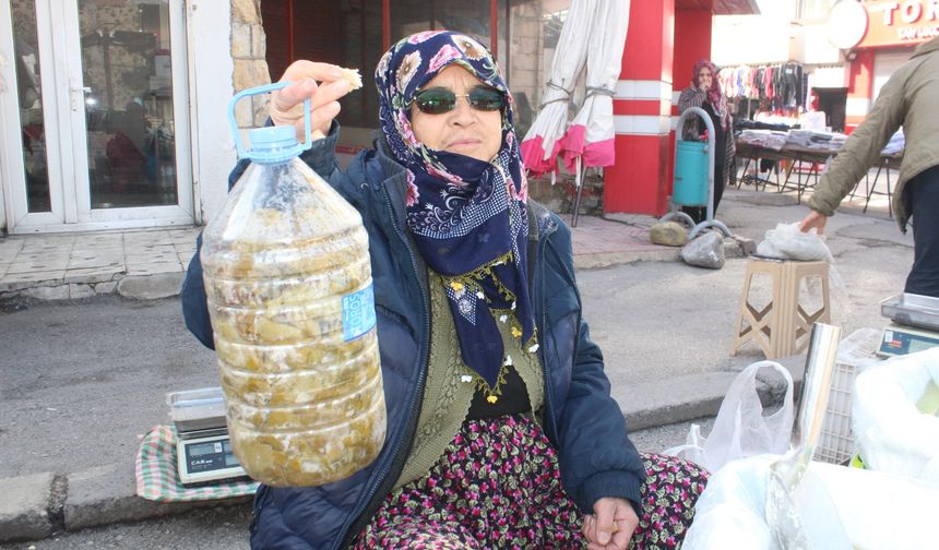 Niğde’de sarmanın yıldızı asma yaprağı tezgahlarda