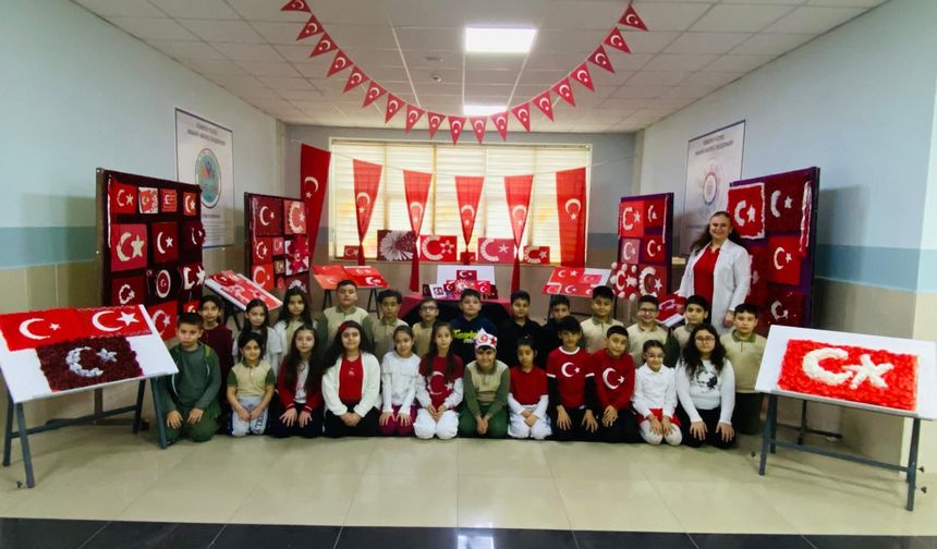 Öğrencilerden Bayrak Sevgisi Haftası’na özel sergi