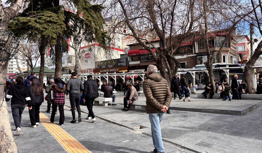 Niğde’de güzel hava vatandaşı sokağa çıkardı