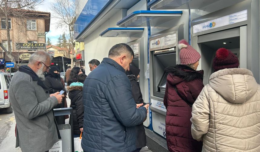 Niğde TOKİ’de konut çıkmayan vatandaşlar soluğu ATM’de aldı