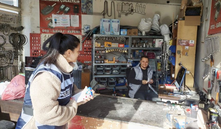 Bor’da polisler vatandaşları tek tek bilgilendirdi