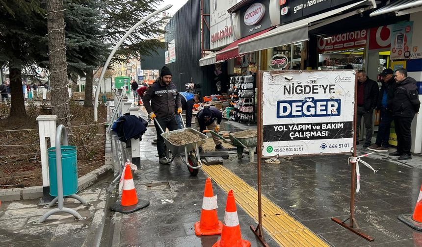 Niğde’de kaldırım yenileme çalışmaları sürüyor