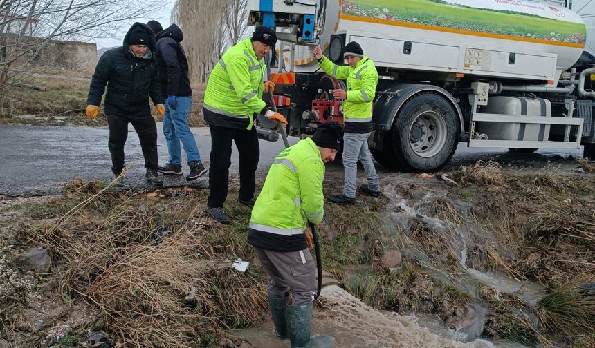 Çiftlik’te sağanak sonrası su baskınları yaşandı