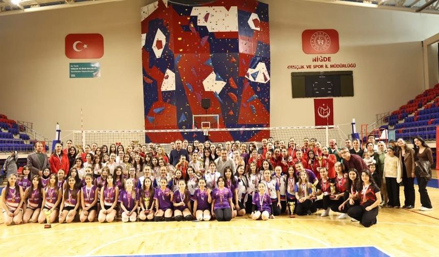 Niğde’de Mahalli Lig voleybol müsabakaları tamamlandı