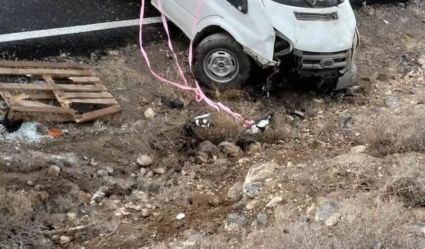 Niğde’de kamyonet yoldan çıktı: 1 yaralı
