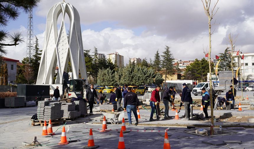 Belediye binası önünde Ramazan öncesi yoğun mesai