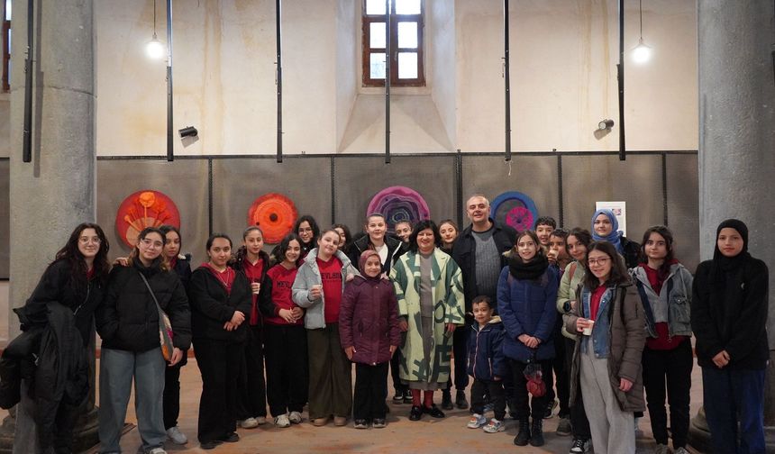 Niğde'de öğrenciler sergiyi yerinde inceledi