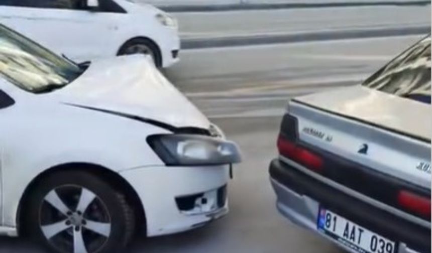 Eski Fertek Yolu’nda iki araç çarpıştı