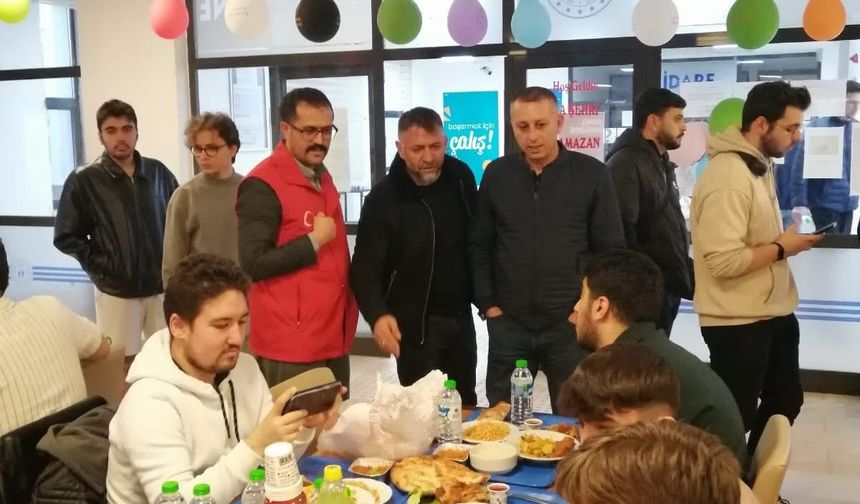 Müdür Dorul, öğrencilerle iftar yaptı
