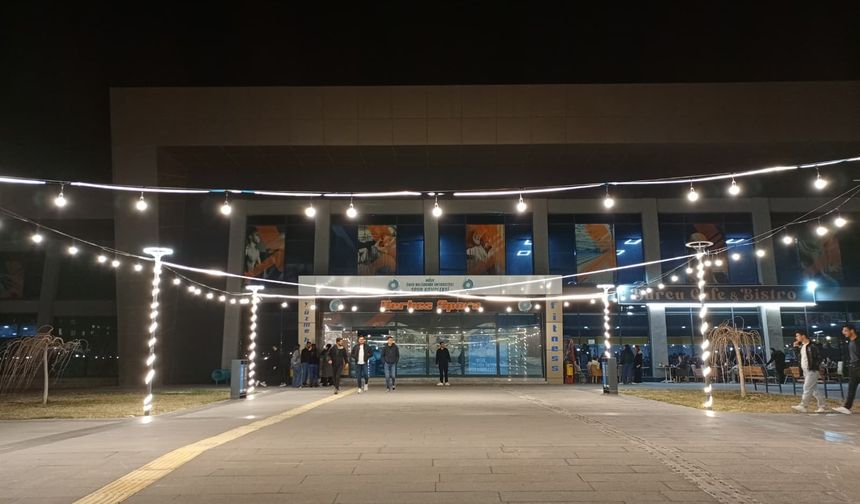 NÖHÜ'de Ramazan ışıklarıyla sokak atmosferi