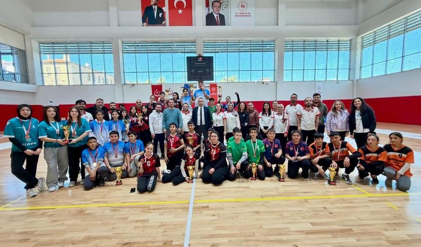 Kızılca Atatürk Ortaokulu Floor Curling’de zirveyi bırakmadı