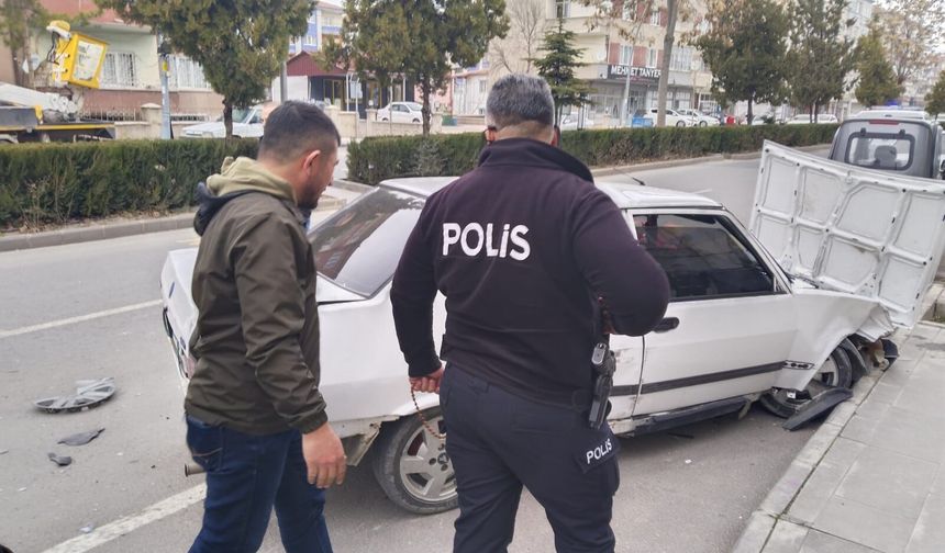 Bor’da 3 araca çarpan sürücü kaçtı, vatandaşlar kovaladı