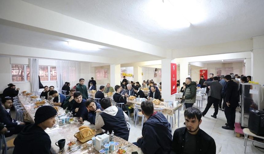 İdare, bürokrasi ve STK'ları buluşturan iftar...