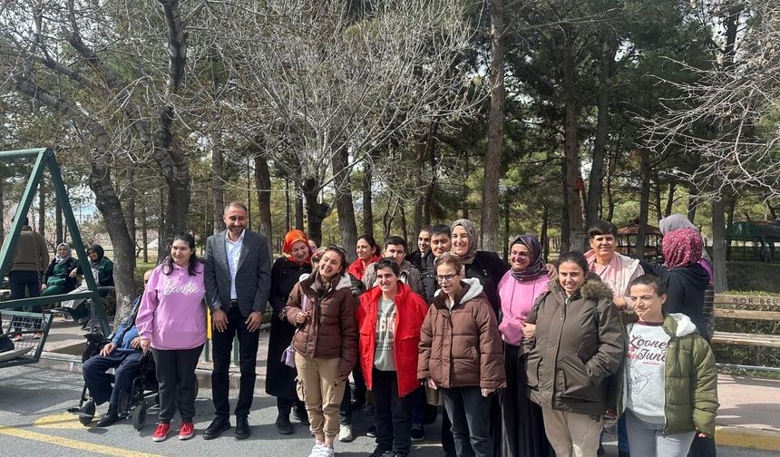 Altunhisar’da Yaşlılar Haftası kapsamında huzurevi ziyareti