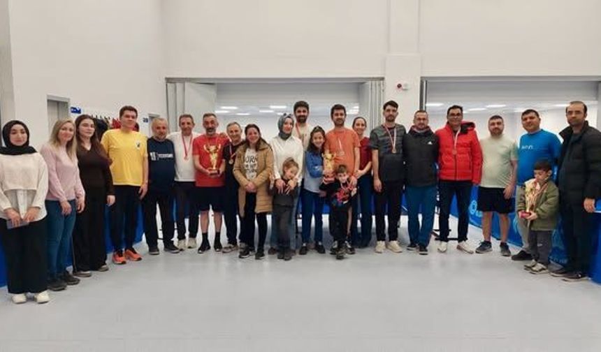 Niğde'de sağlık çalışanları masa tenisinde buluştu