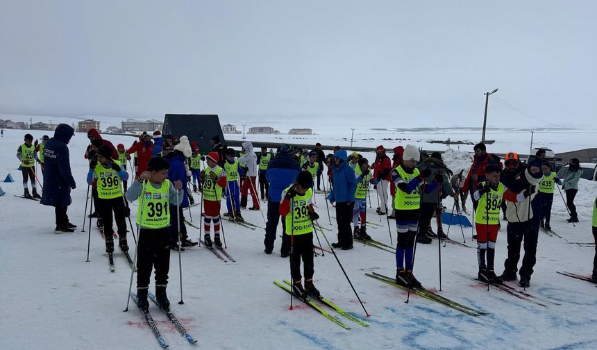 Niğdeli sporcular Sarıkamış’ta Türkiye birinciliği için yarıştı