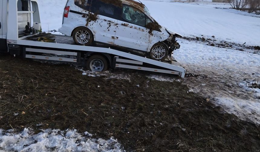 Niğde-Çamardı yolunda araç takla attı, 4 kişi yaralandı