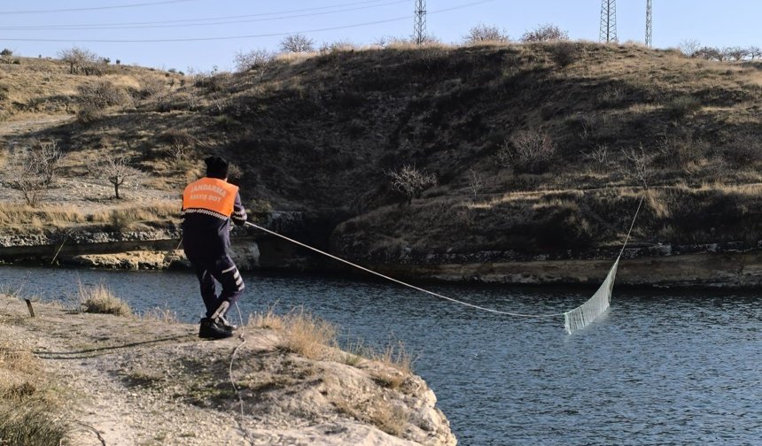 Ağ ile avlanma yasağına uymayan şahsı jandarma yakaladı
