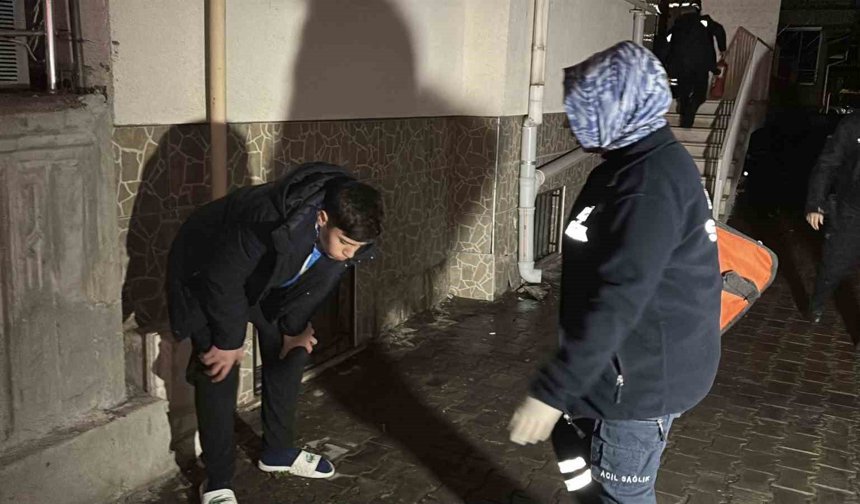 Apartmanda yangın paniği: 6 kişi dumandan etkilendi