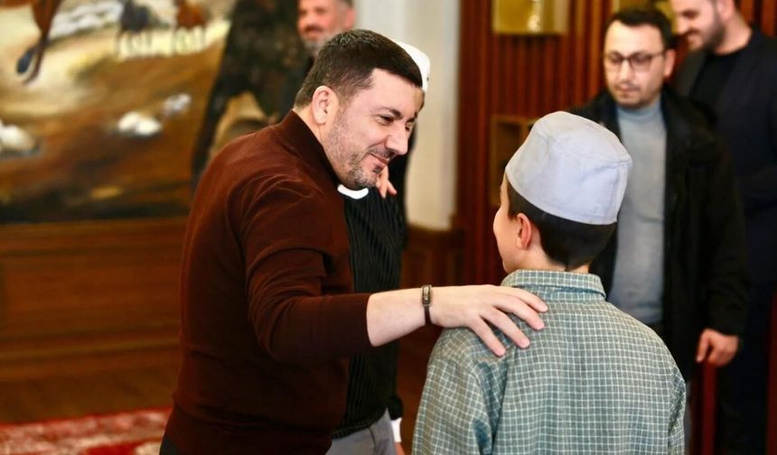 Başkan Arı, hafızlık öğrencilerini makamında ağırladı