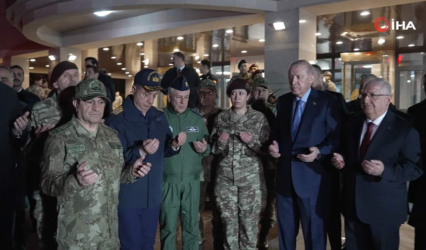 Cumhurbaşkanı Erdoğan, Ömer Halisdemir Anıtı’nda dua etti