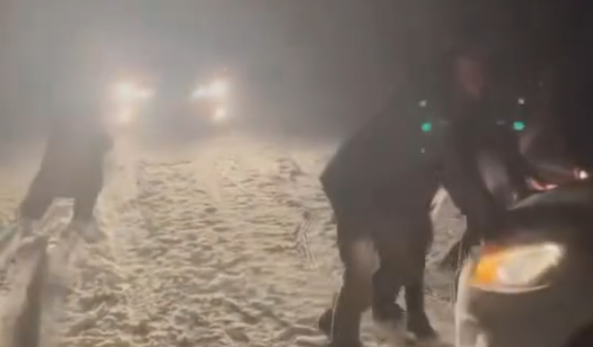 Niğde’de kar yağışı ulaşımı aksattı, araçlar yolda kaldı