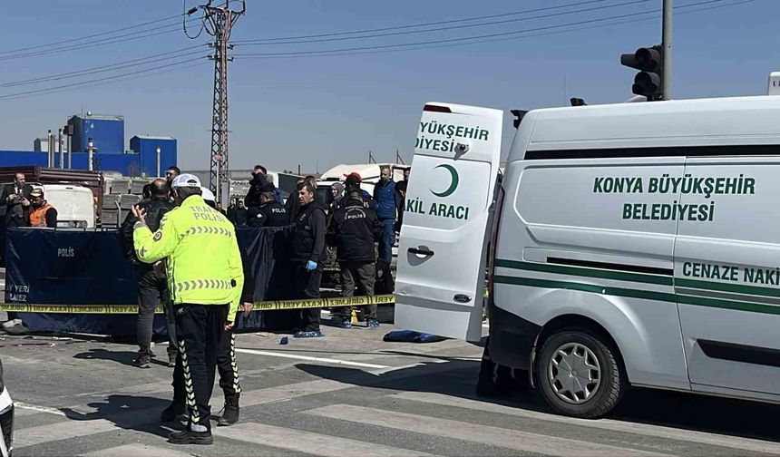 Kırmızı ışıkta bekleyen hafif ticari araca motosiklet çarptı: 1 ölü