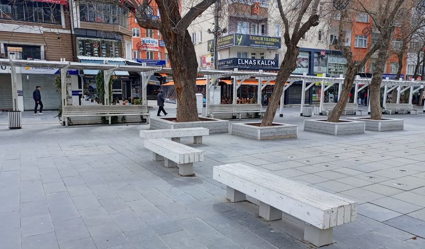 Niğde’de sıcaklık düşüşü çarşıyı sessizliğe bürüdü