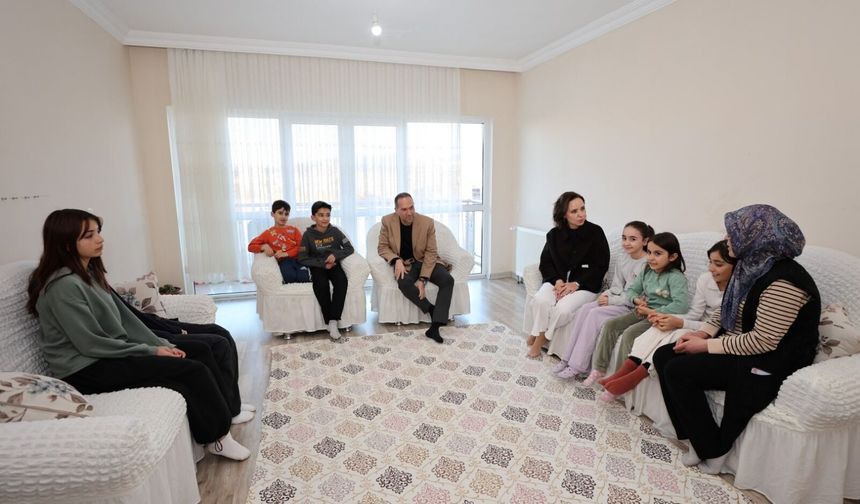 Başkan Özdemir'den çat kapı ziyaret