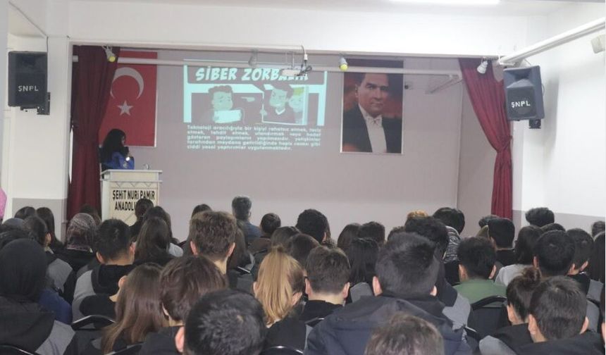 Bor’da öğrencilere güvenli teknoloji ve polislik mesleği anlatıldı