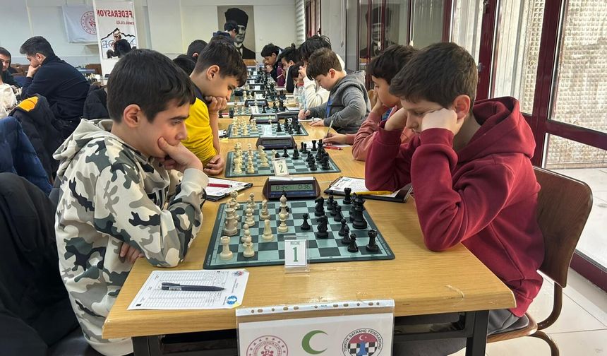 Niğde’de Yeşilay Satranç Turnuvası başladı