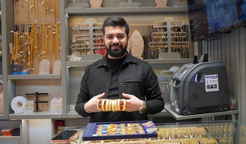 Altın haftaya düşüşle başladı