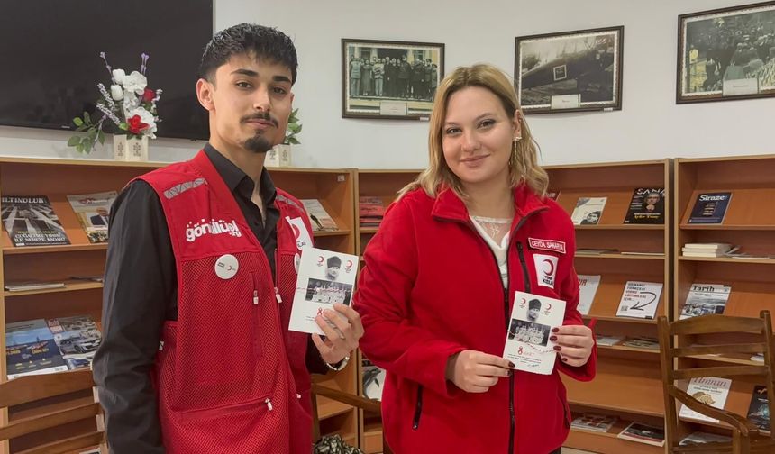 Genç Kızılay kadınlara Marteniçka hediye etti