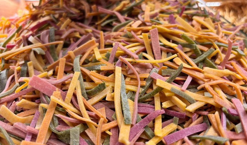 Niğde’de vatandaşların yeni gözdesi: Renkli erişte