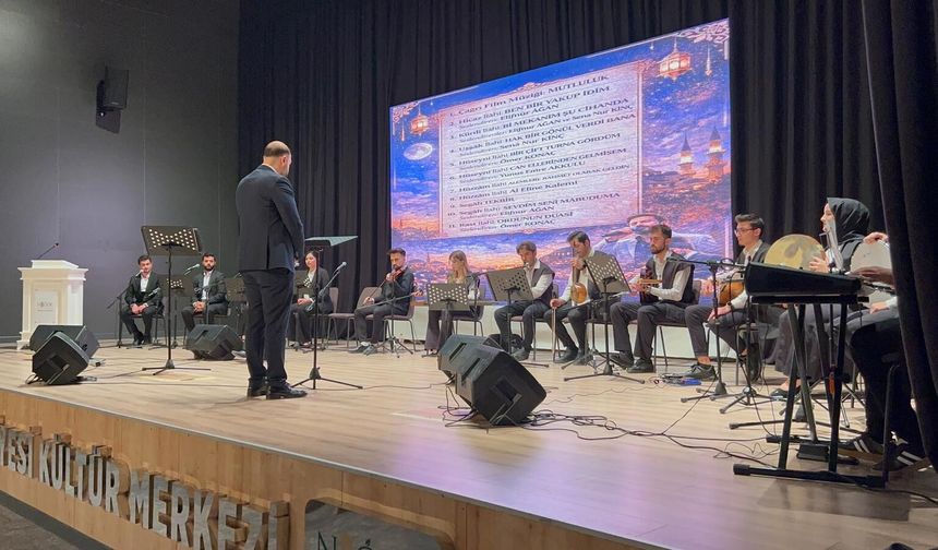 Niğde’de gönüllere dokunan ilahi konseri