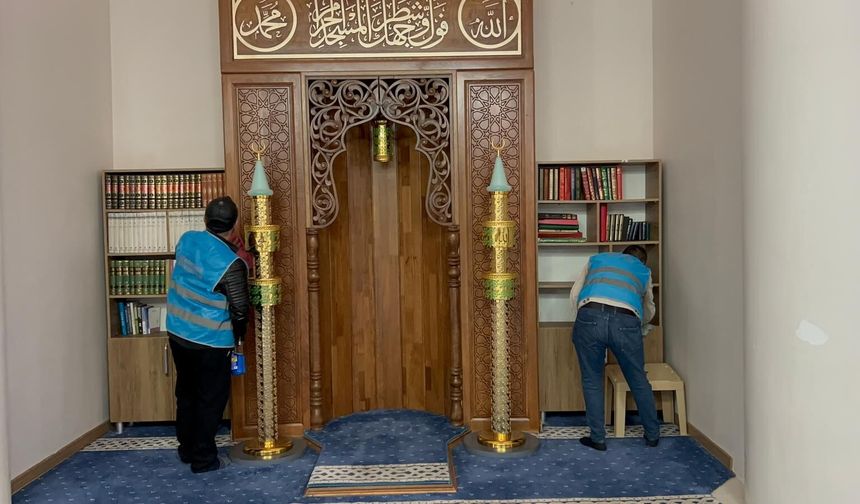 Niğde’de hükümlüler camileri temizledi