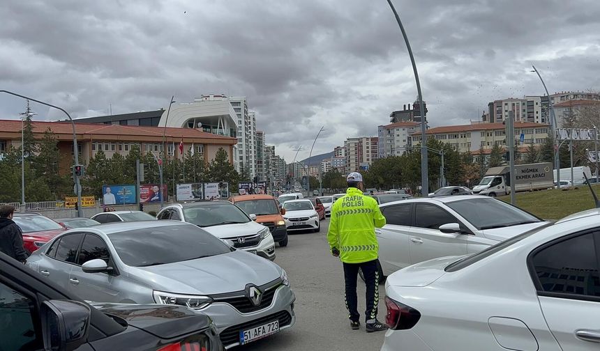 Niğde'de bayrama hazırlık: Ekipler görev başında