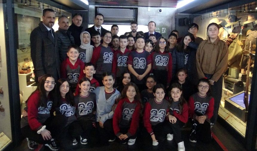 Niğde’de Vali Yardımcıları öğrencilerle Mobil Müzeyi gezdi