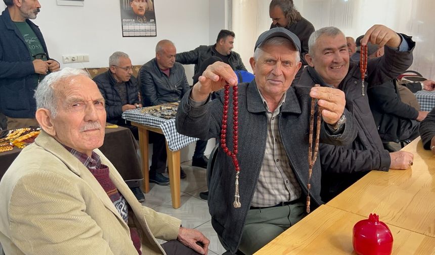 Niğde’de koleksiyoncu ve tesbihciler kıraathanede buluştu