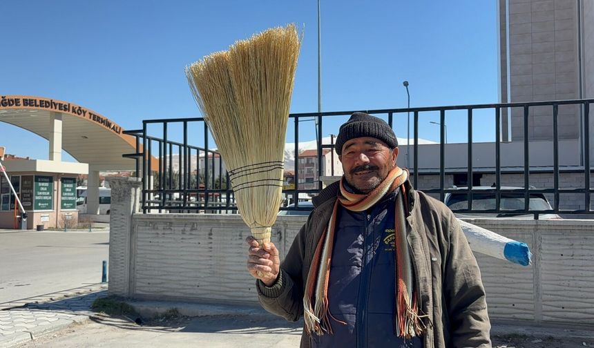Niğde’de geleneksel süpürge direniyor