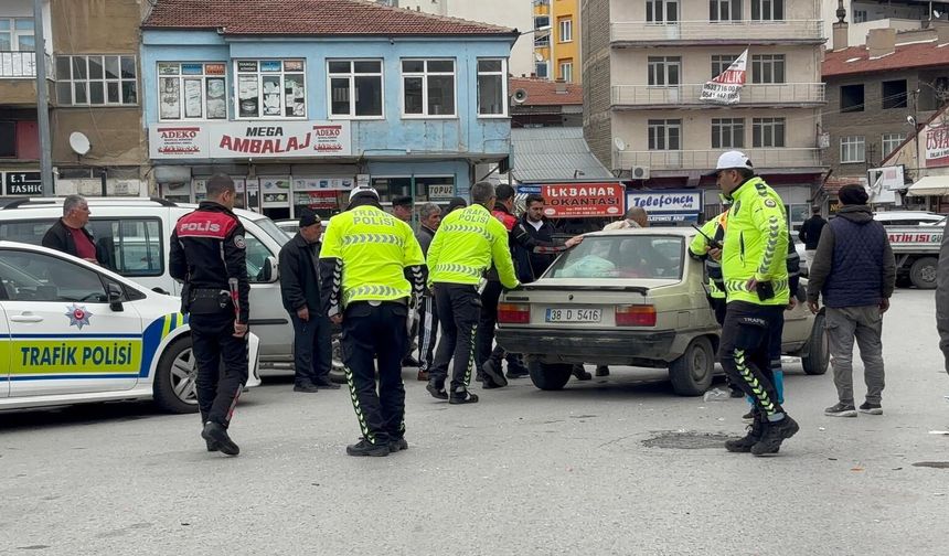 Niğde'de otomobil ile motosiklet çarpıştı: 2 yaralı
