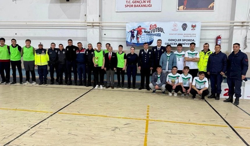 Çamardı'da gençler yeşil sahada buluştu