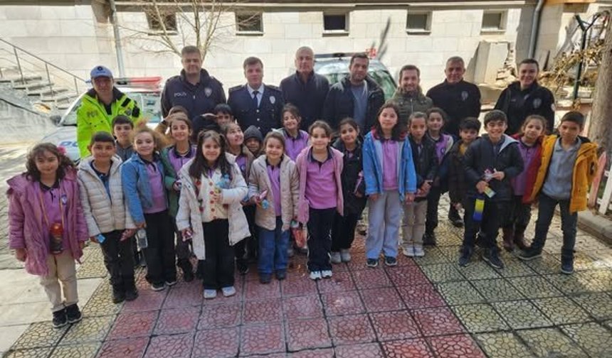 Çamardı’da emniyet kapıları çocuklara açıldı