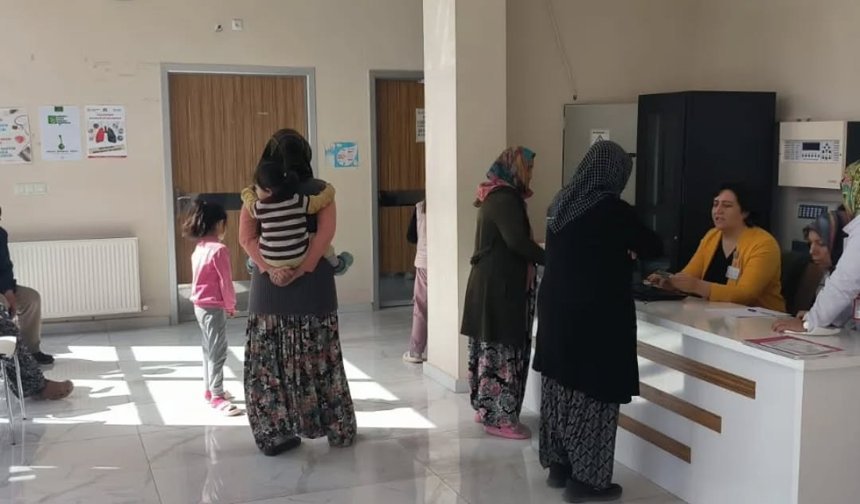 Karakapı kasabasında yüzlerce vatandaşa ücretsiz tarama