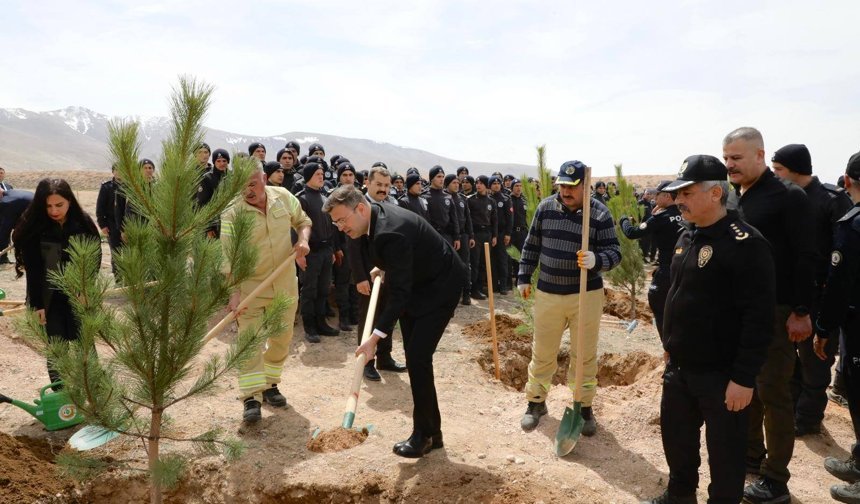 Niğde POMEM'de fidanlar toprakla buluştu