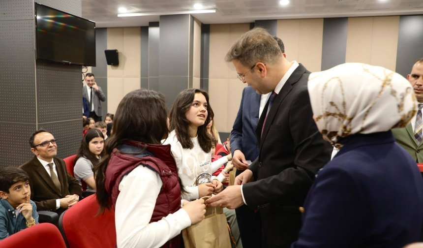 TÜBİTAK şampiyonları valilikte ödüllendirildi