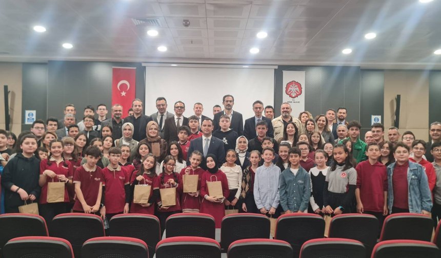 Niğde’de TÜBİTAK başarısı: Öğrenciler Vali Akmeşe ile buluştu