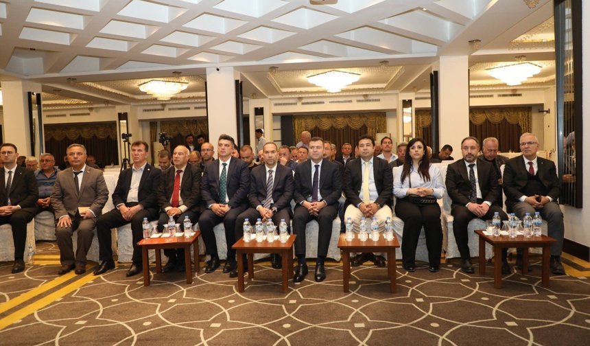 Niğde'de elma üreticileri buluştu